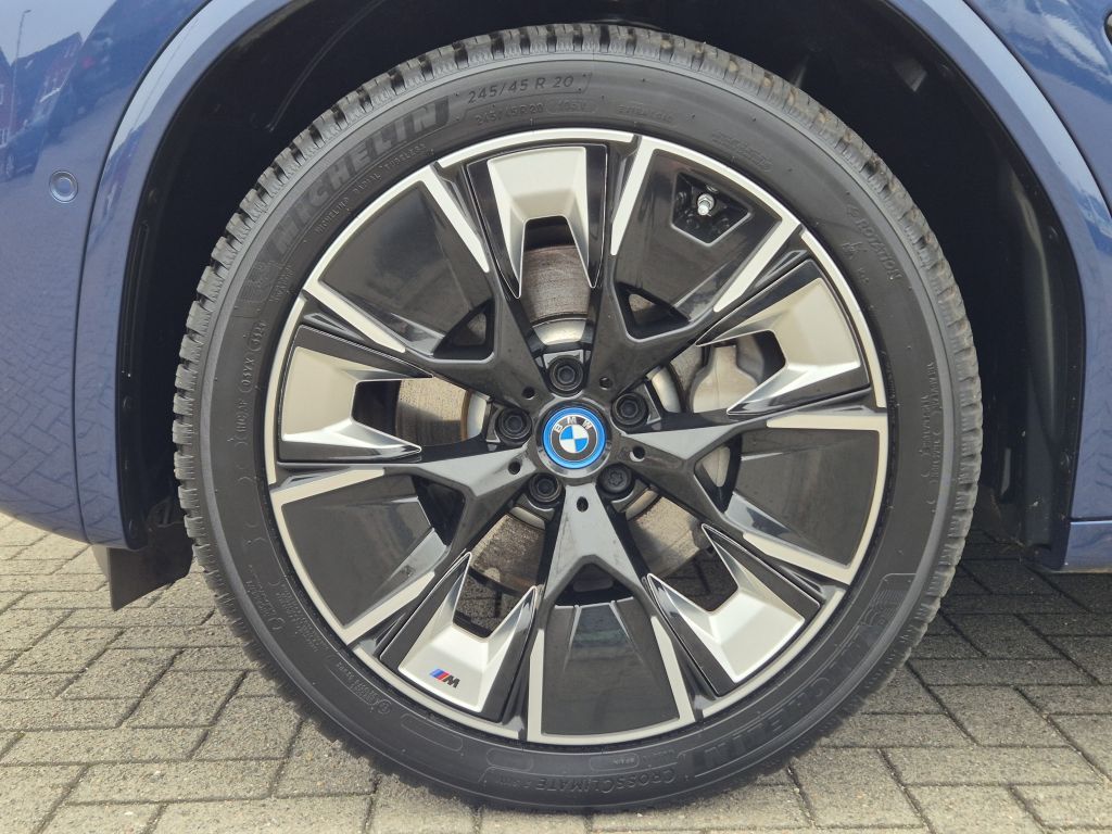 BMW iX3 2024