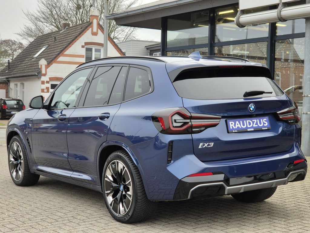 BMW iX3 2024