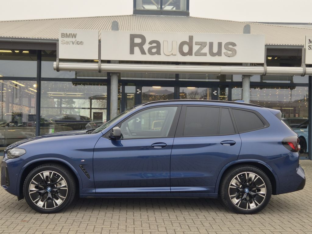 BMW iX3 2024