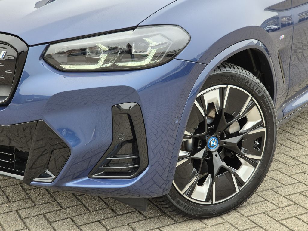 BMW iX3 2024