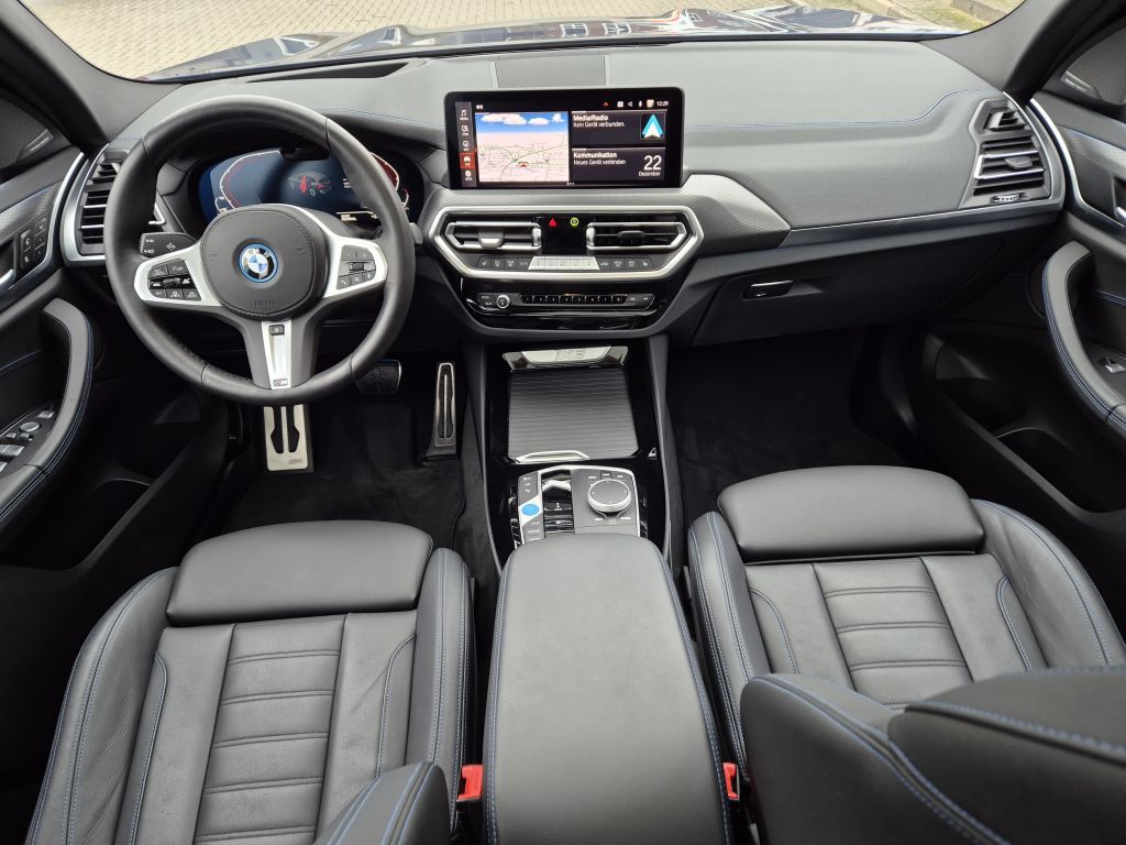 BMW iX3 2024