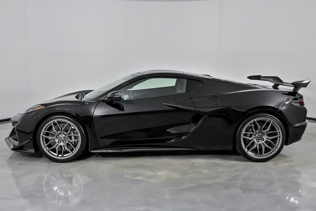 Corvette C8 2025