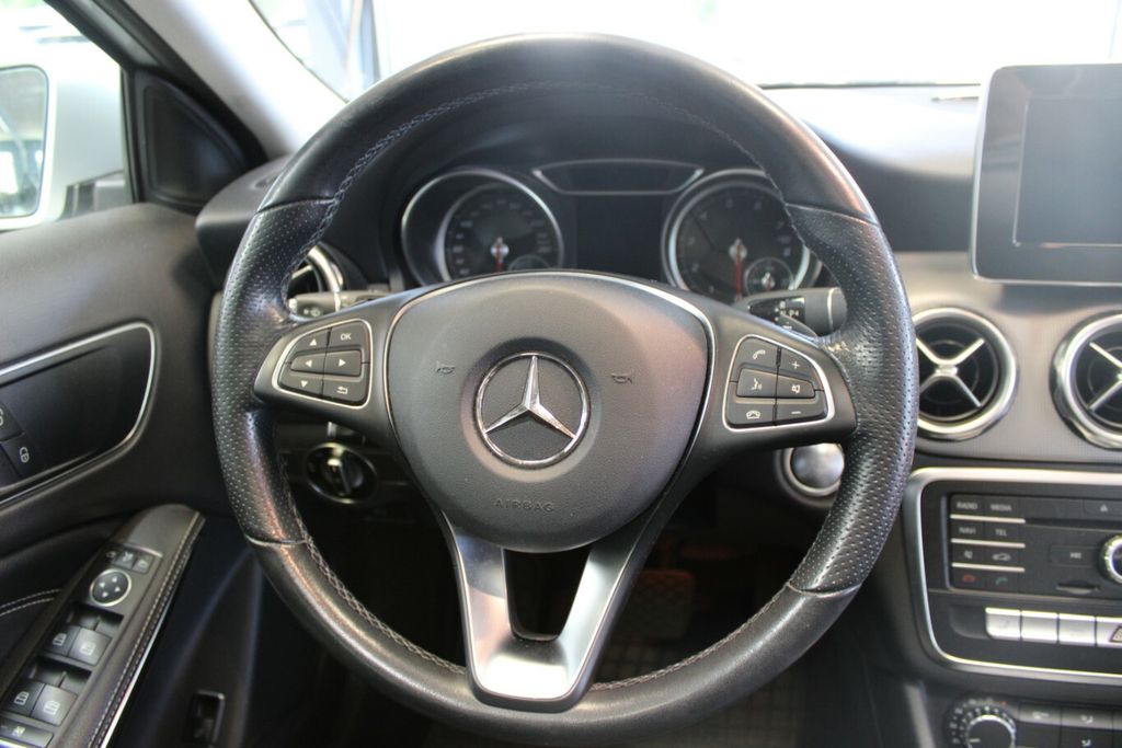 Mercedes-Benz GLA 200 2019