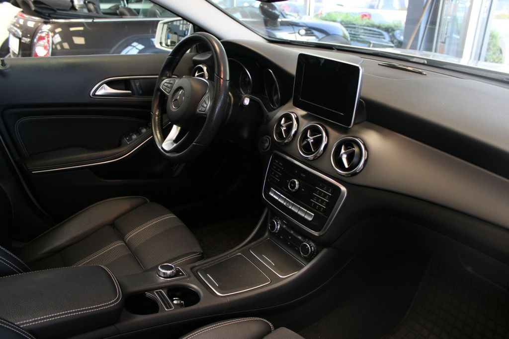Mercedes-Benz GLA 200 2019