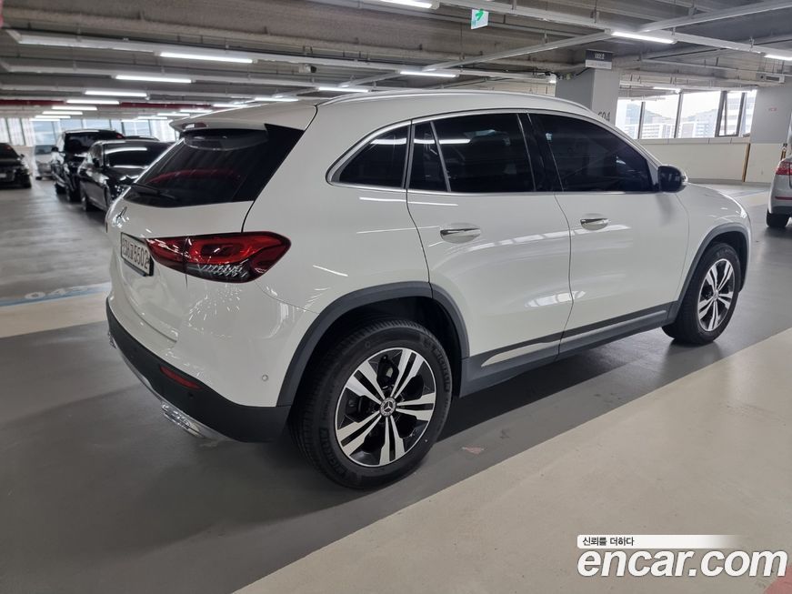 Mercedes-Benz GLA-Class 2021