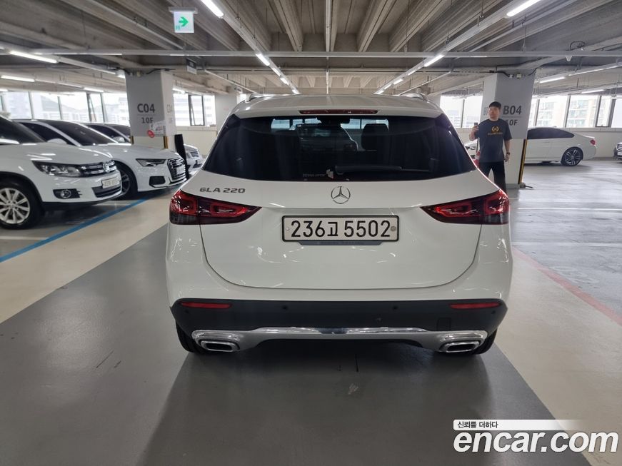 Mercedes-Benz GLA-Class 2021