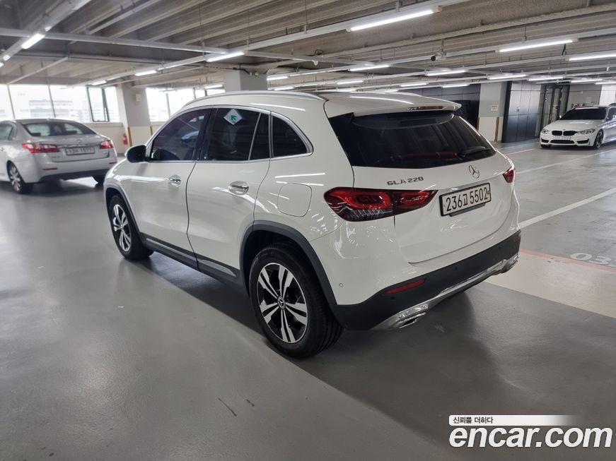 Mercedes-Benz GLA-Class 2021