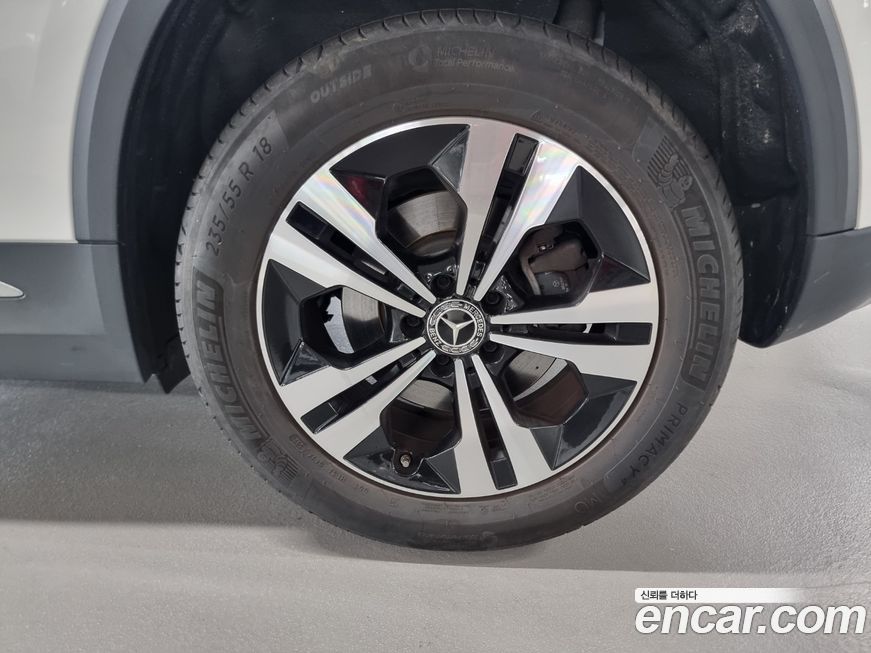 Mercedes-Benz GLA-Class 2021