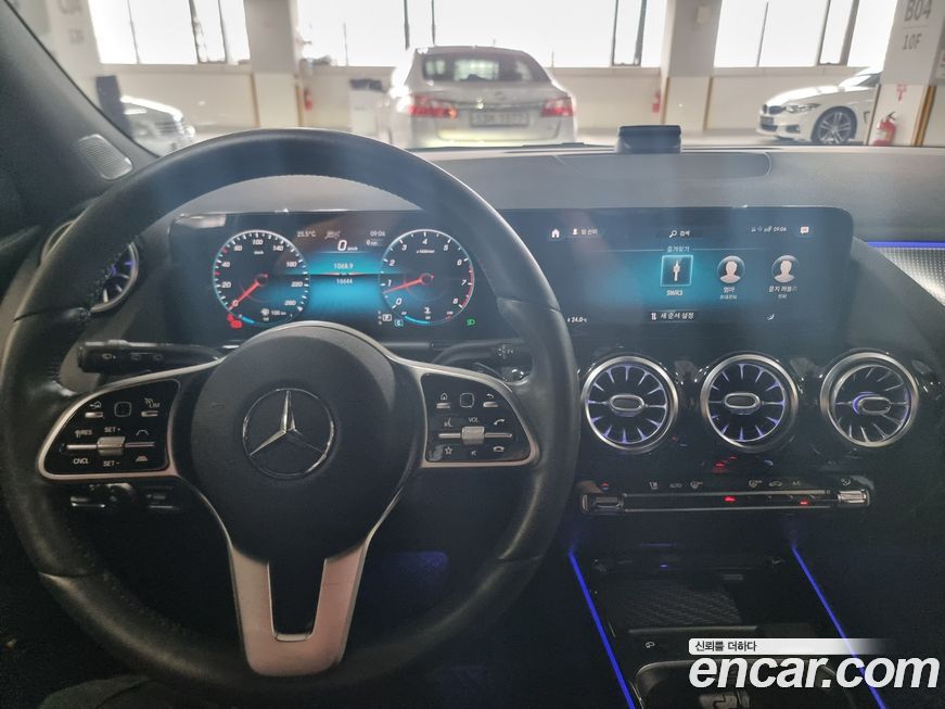 Mercedes-Benz GLA-Class 2021