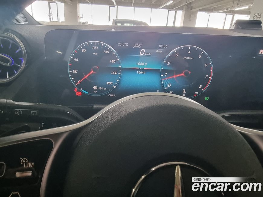 Mercedes-Benz GLA-Class 2021