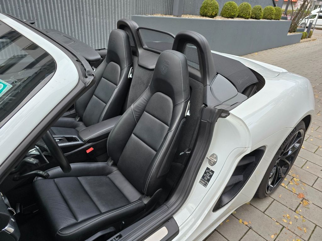 Porsche Boxster 2024