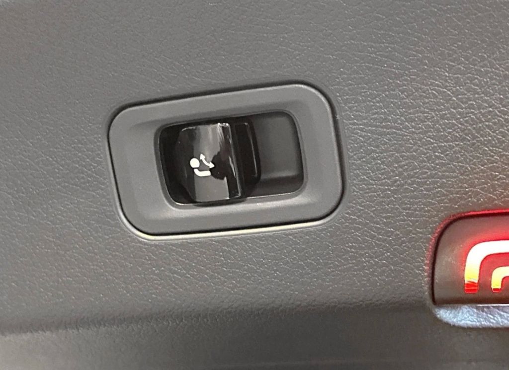 Mercedes-Benz GLC 300 2025