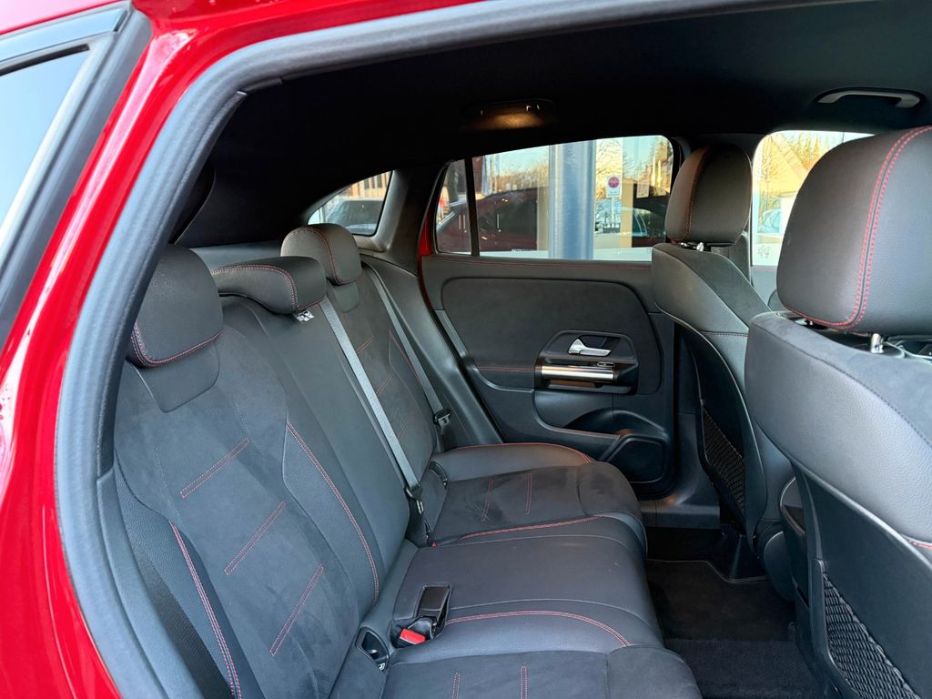 Mercedes-Benz GLA 200 2025