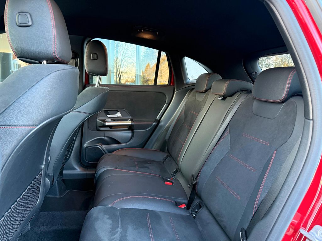 Mercedes-Benz GLA 200 2025