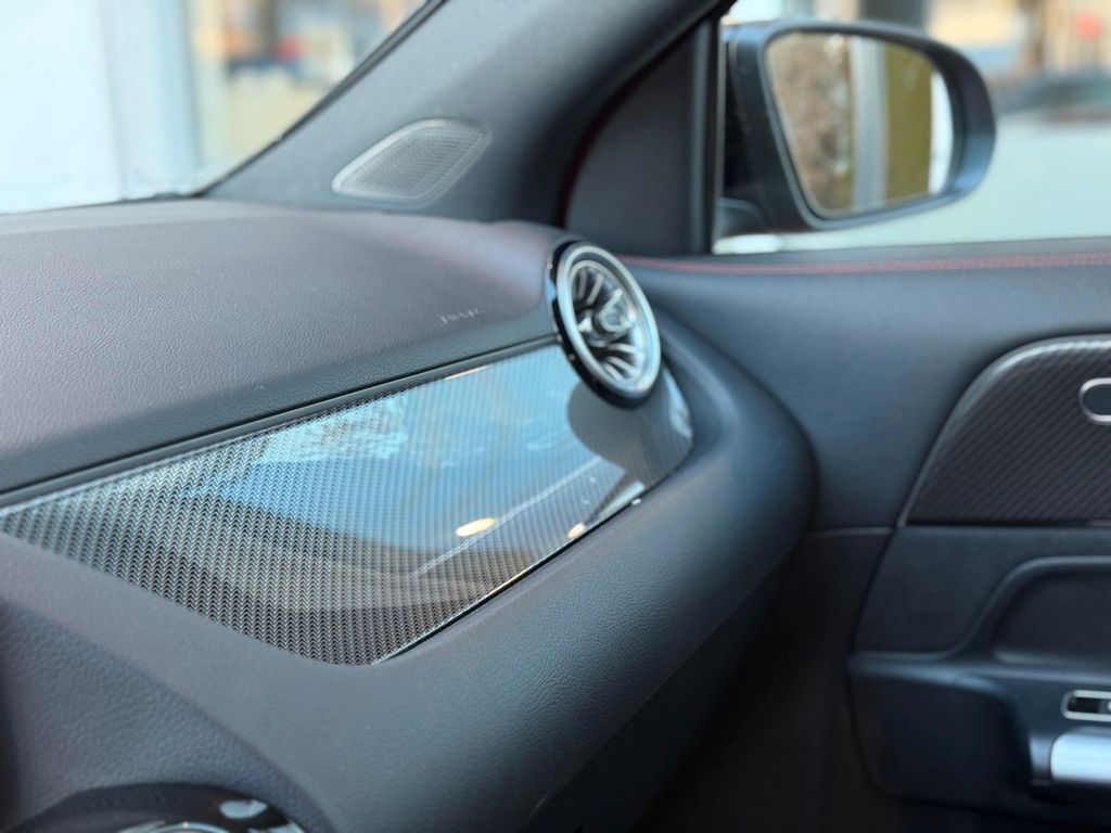 Mercedes-Benz GLA 200 2025