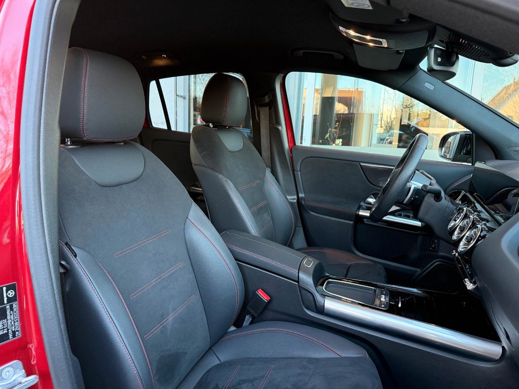 Mercedes-Benz GLA 200 2025