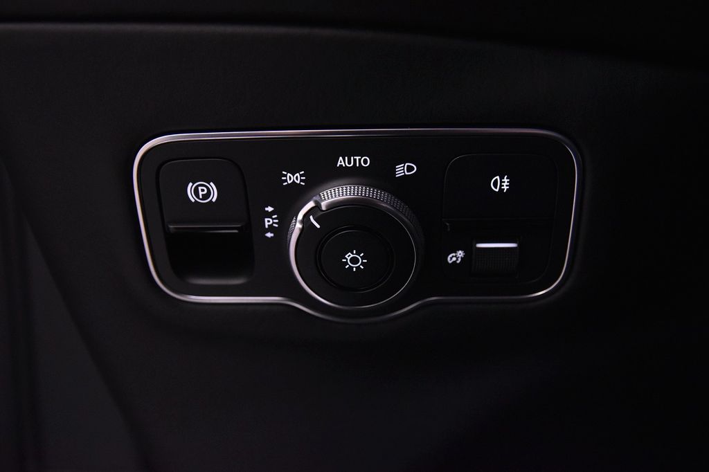 Aston Martin DBX 2021