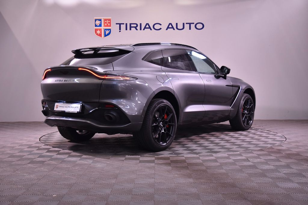 Aston Martin DBX 2021