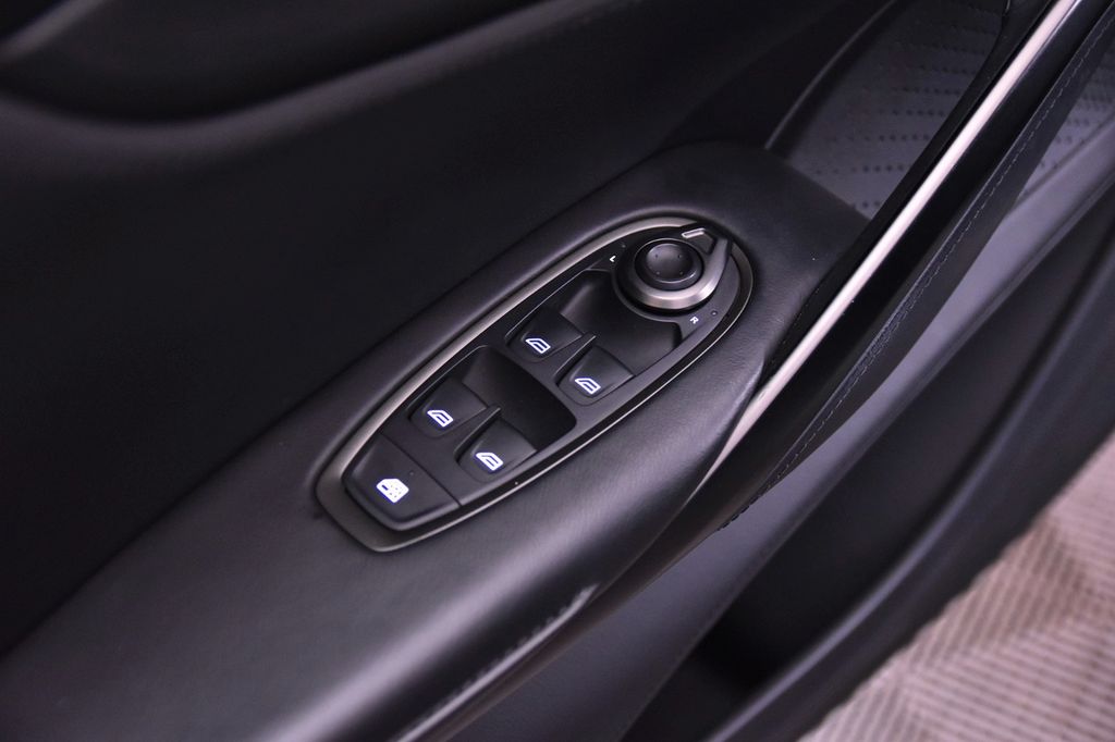 Aston Martin DBX 2021