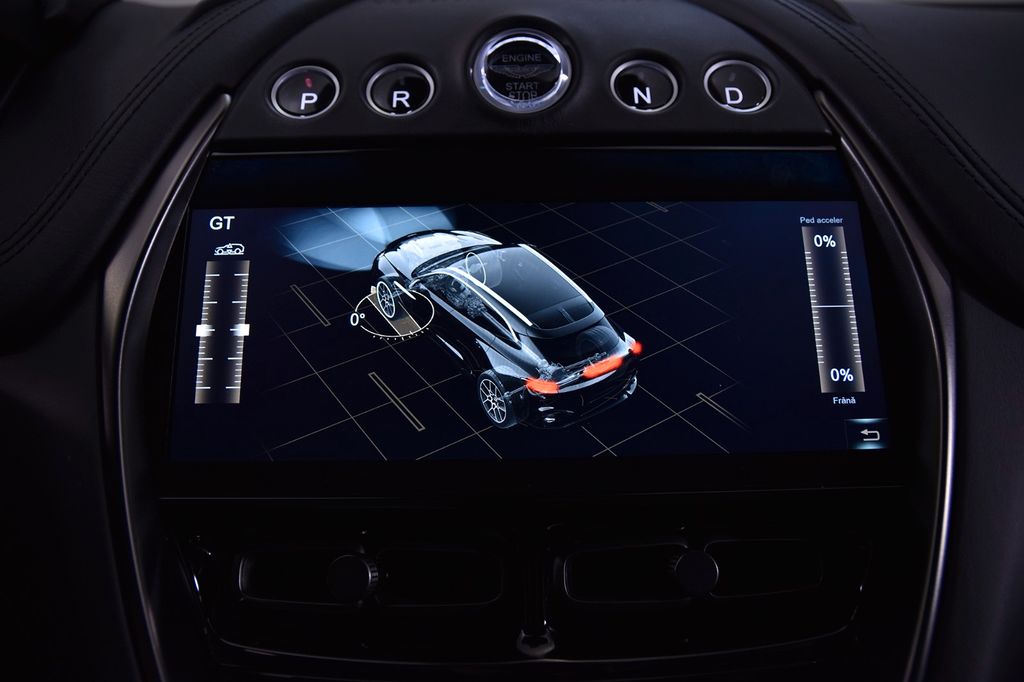 Aston Martin DBX 2021