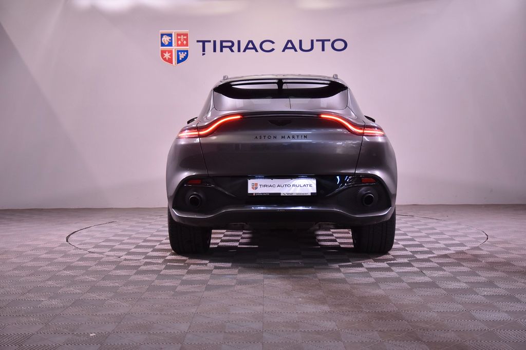 Aston Martin DBX 2021