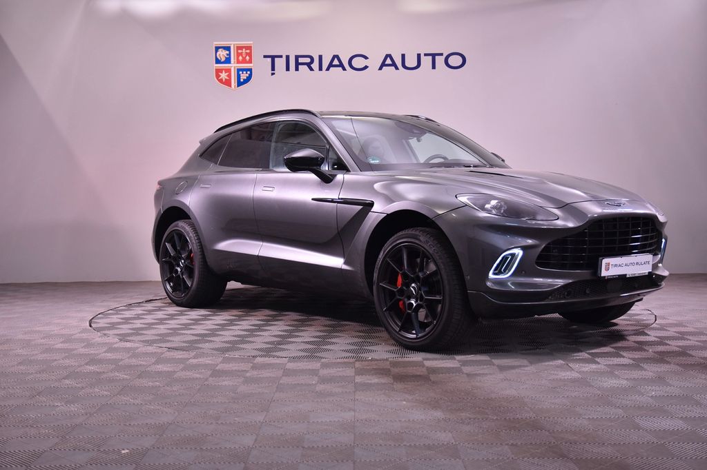 Aston Martin DBX 2021