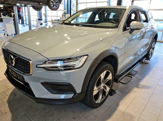Volvo V60 Cross Country 2023