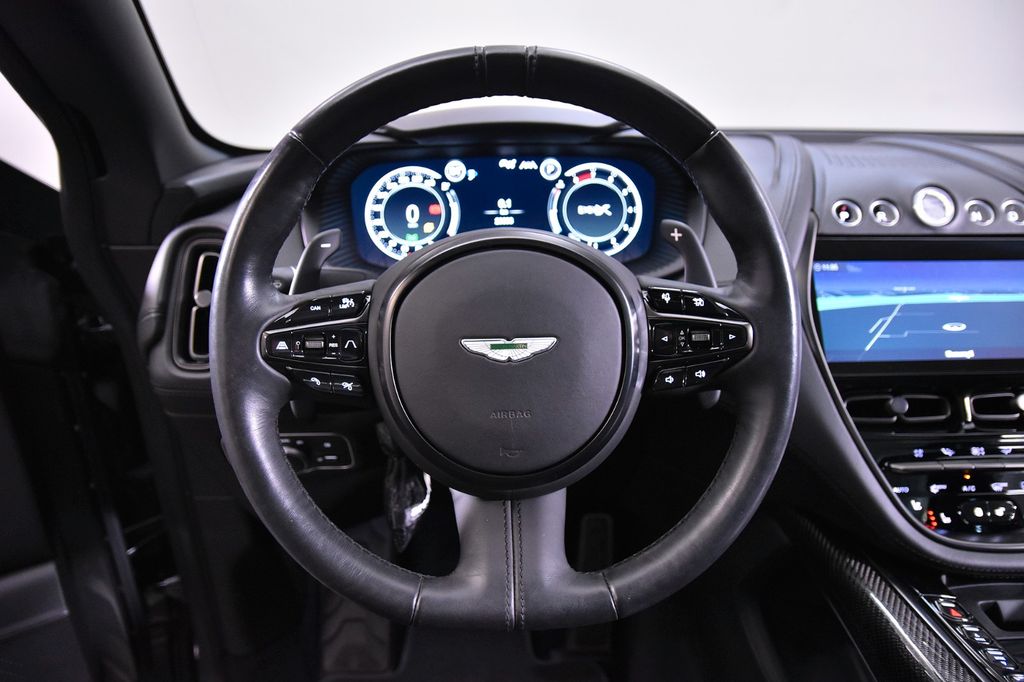 Aston Martin DBX 2021