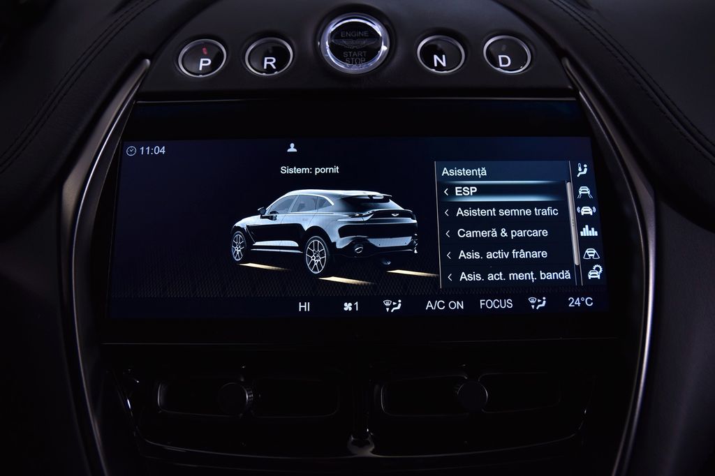 Aston Martin DBX 2021