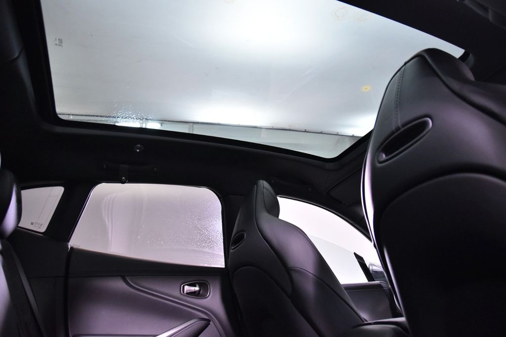 Aston Martin DBX 2021