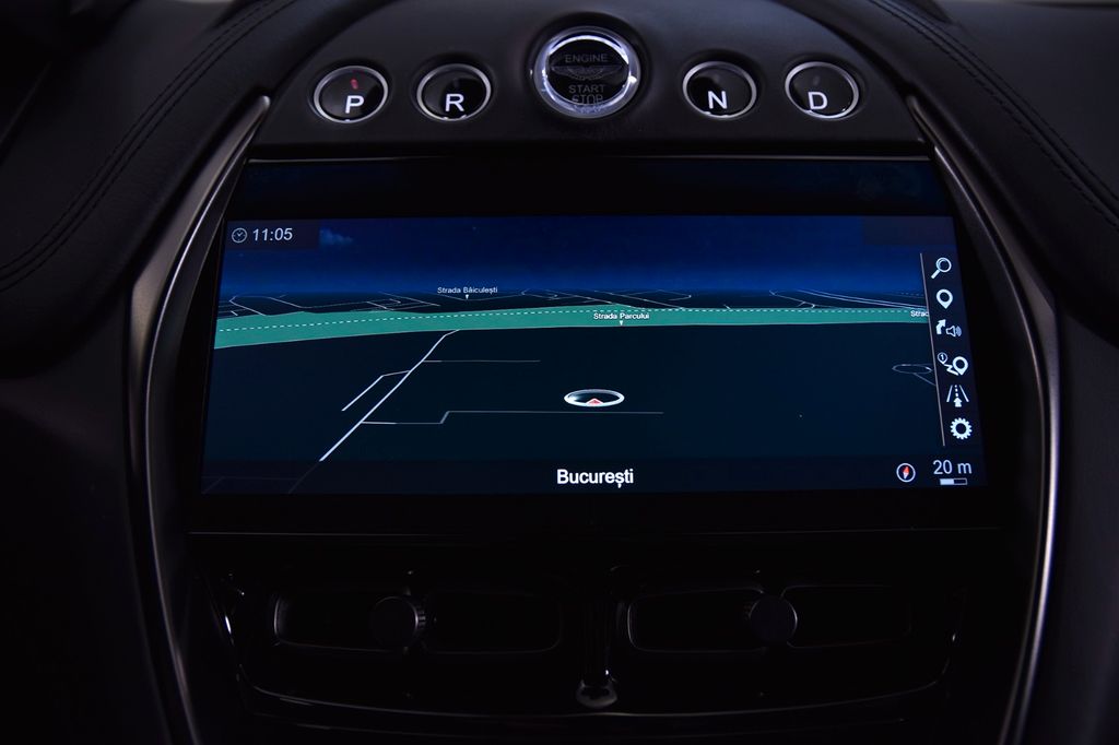 Aston Martin DBX 2021