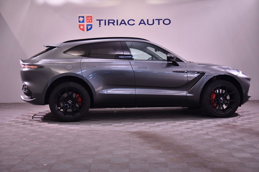 Aston Martin DBX 2021