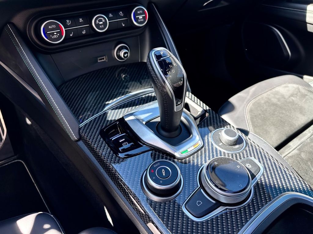 Alfa Romeo Stelvio 2021