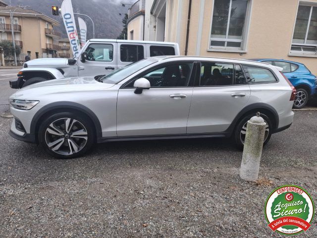 Volvo V60 Cross Country 2021
