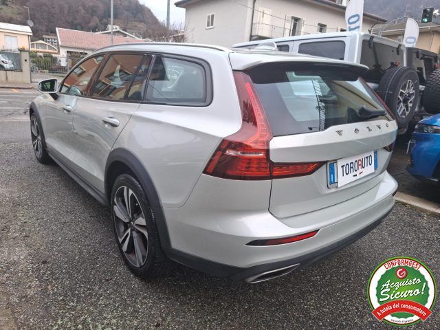 Volvo V60 Cross Country 2021