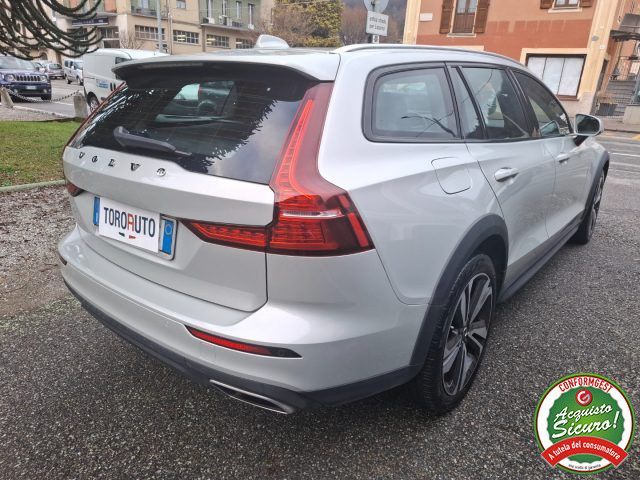 Volvo V60 Cross Country 2021