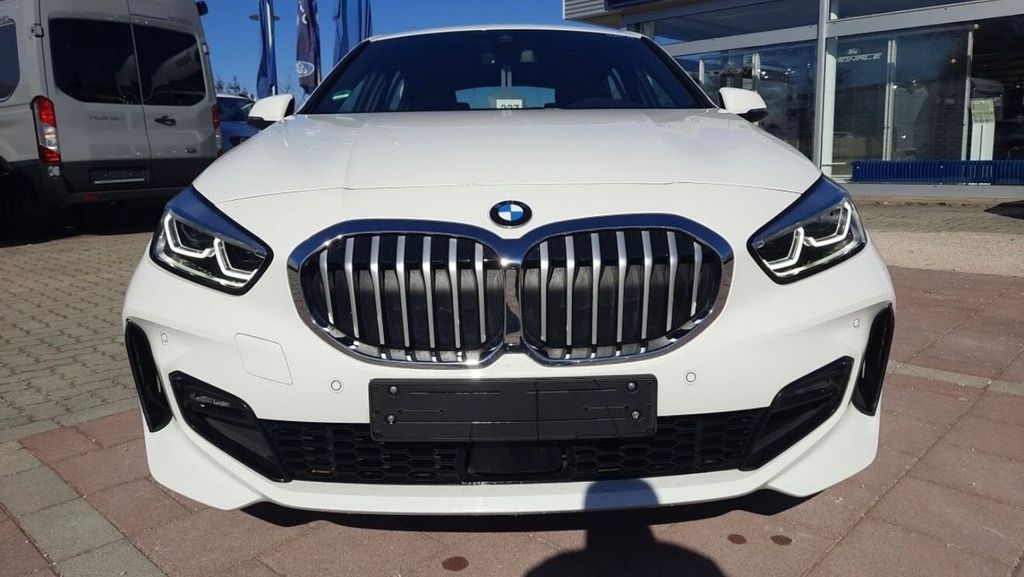 BMW 118 2024