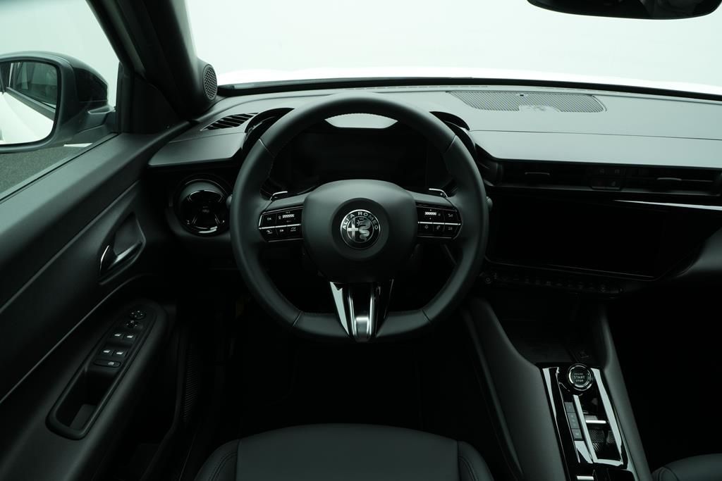 Alfa Romeo Junior 2025