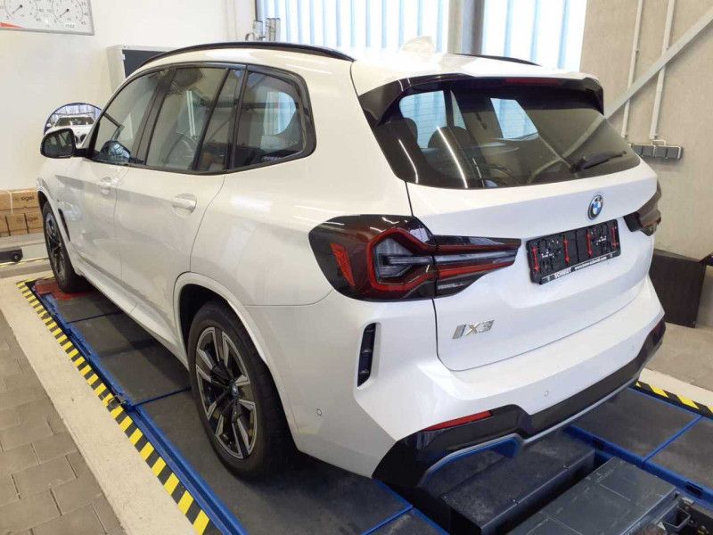 BMW iX3 2023