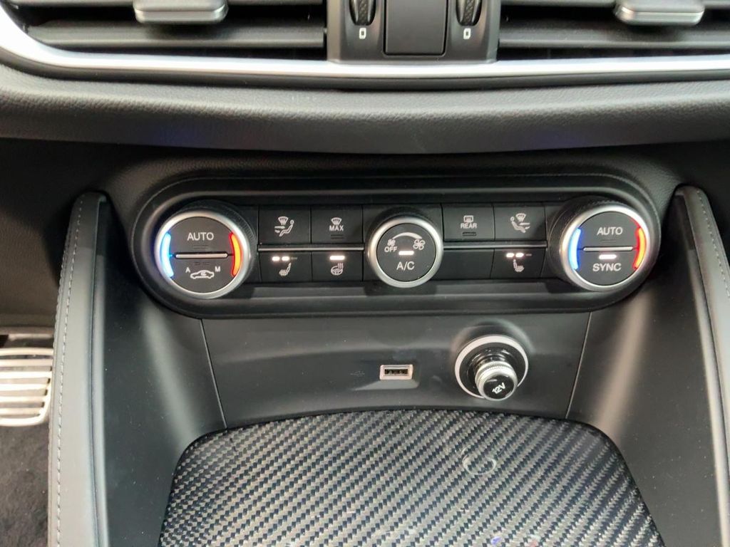 Alfa Romeo Stelvio 2021