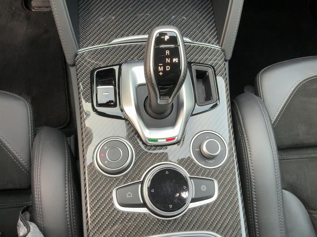 Alfa Romeo Stelvio 2021