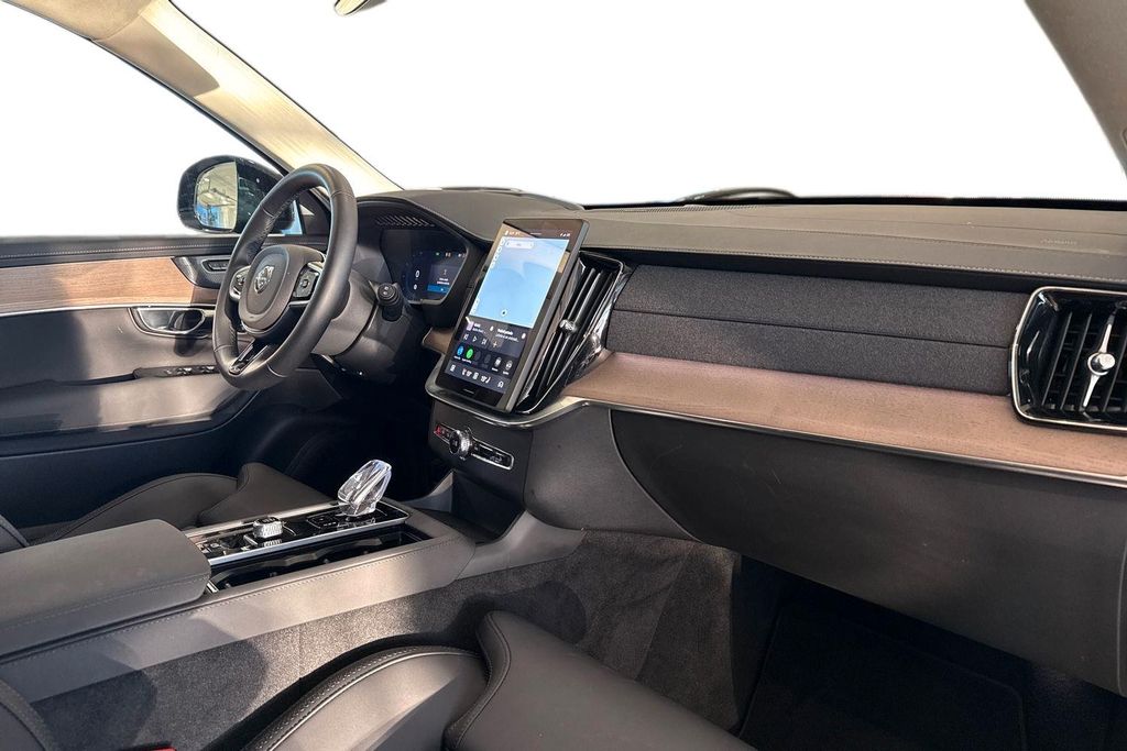 Volvo XC90 2025