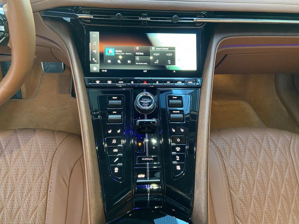 Aston Martin DB12 2024