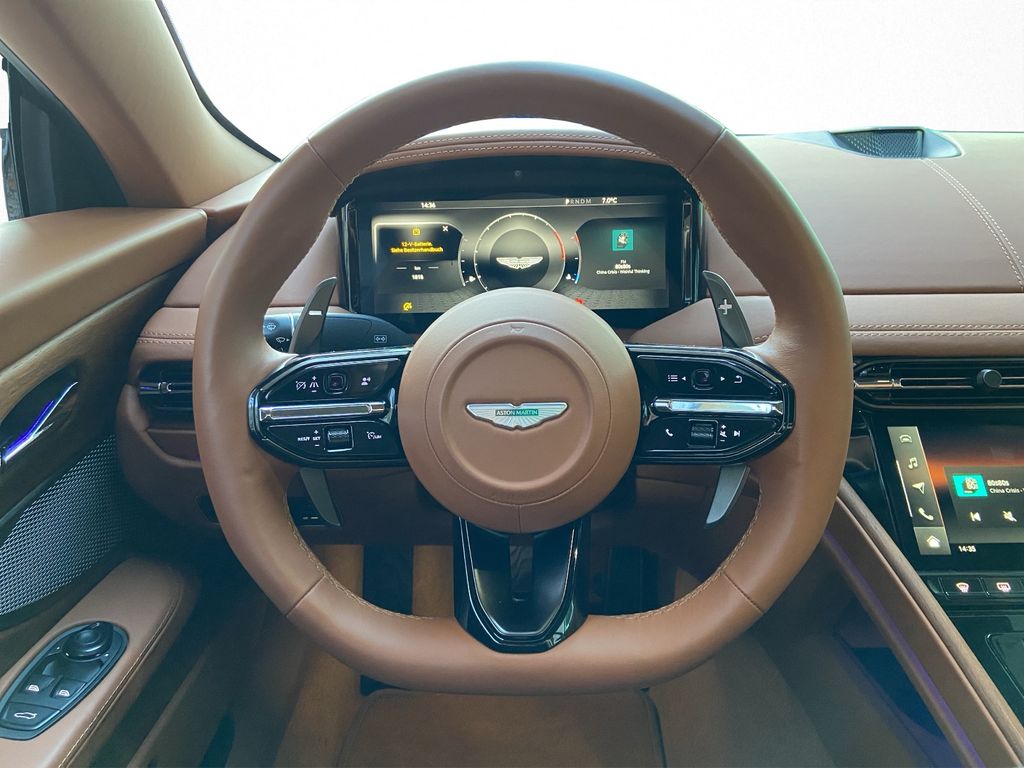 Aston Martin DB12 2024