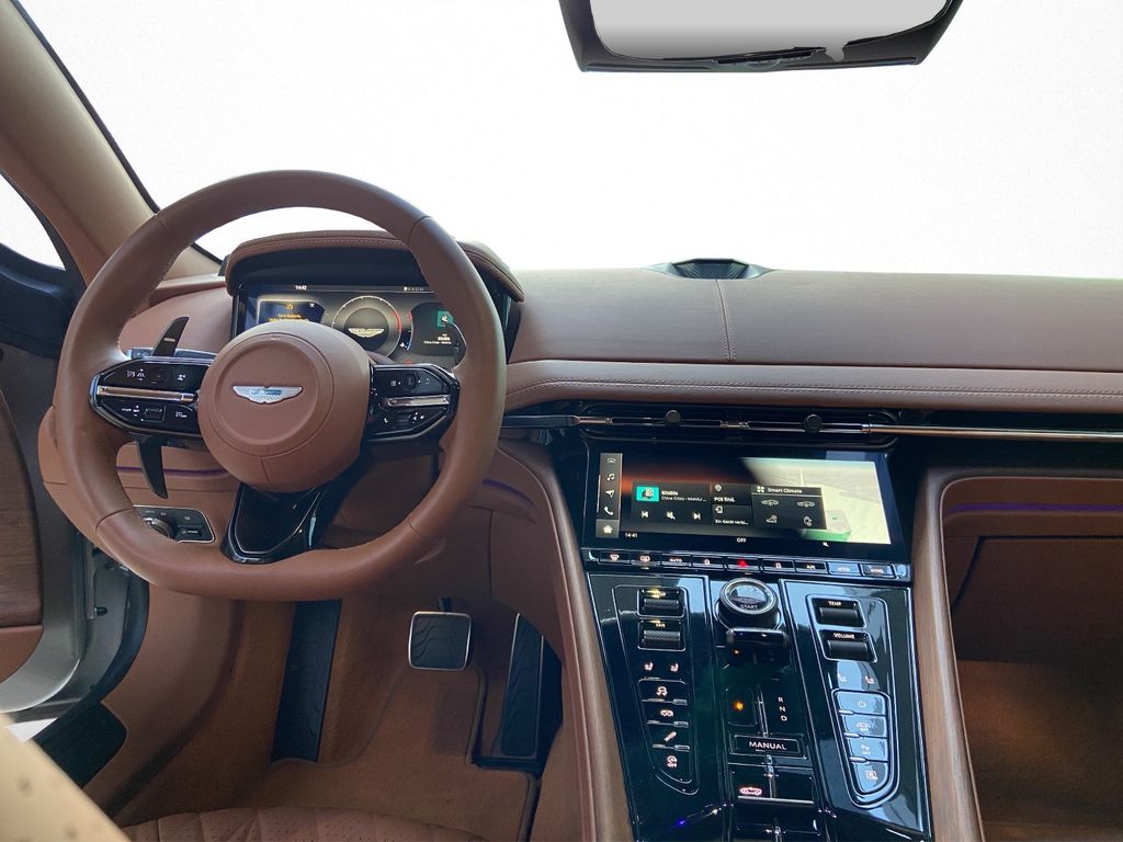 Aston Martin DB12 2024