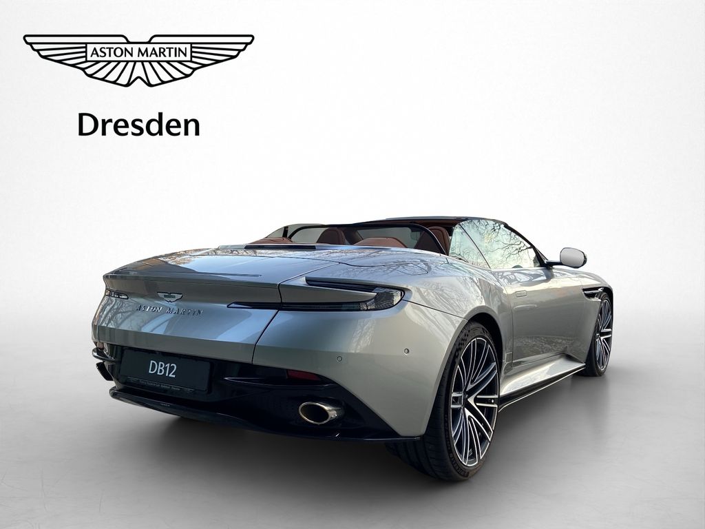 Aston Martin DB12 2024