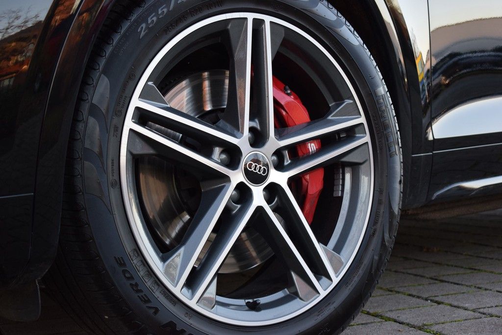 Audi SQ5 2022