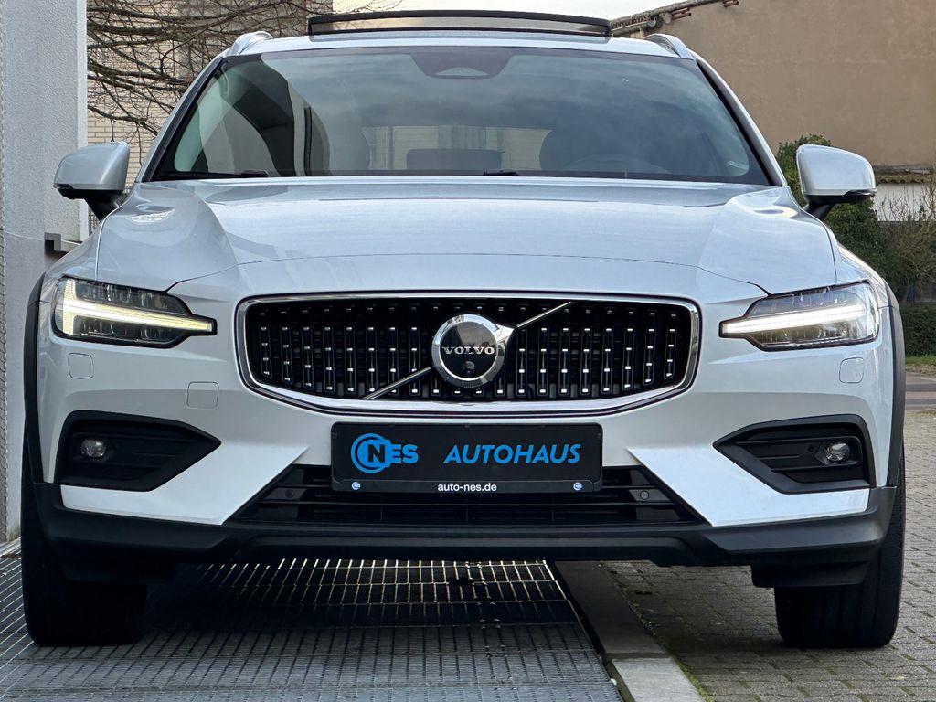 Volvo V60 Cross Country 2023