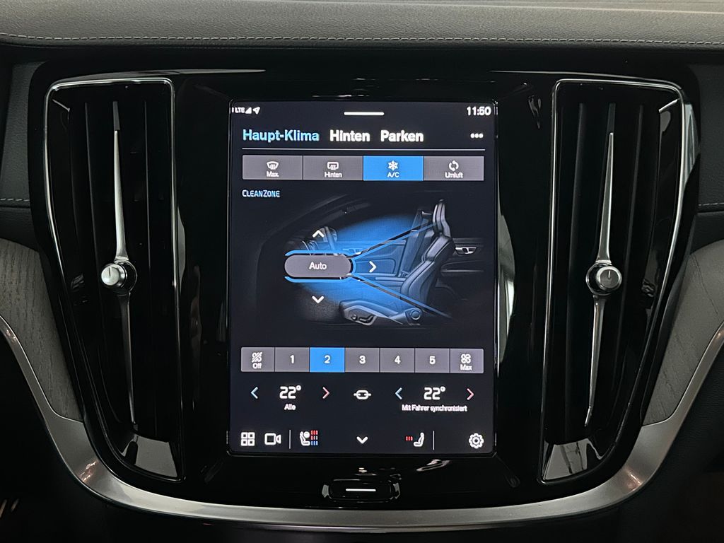 Volvo V60 Cross Country 2023