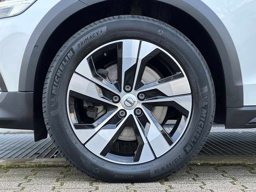Volvo V60 Cross Country 2023